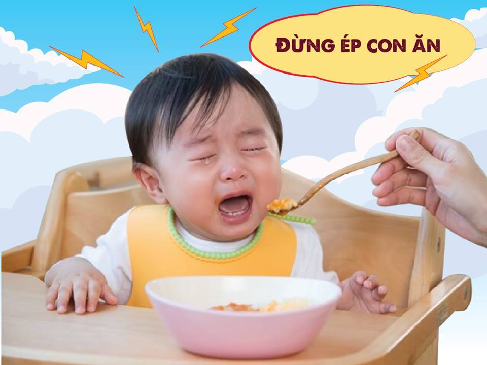 Sai lầm của mẹ khi trẻ biếng ăn